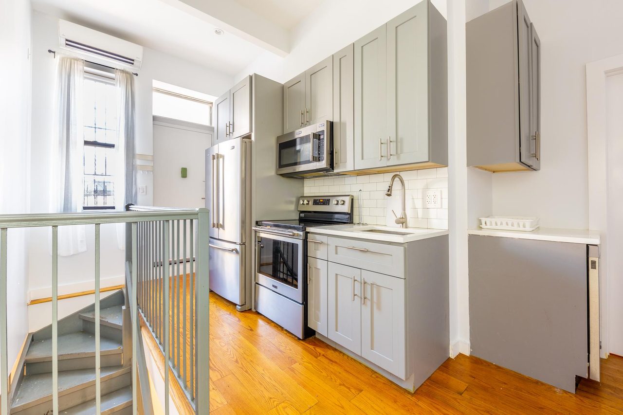 a room in Ridgewood photo 4