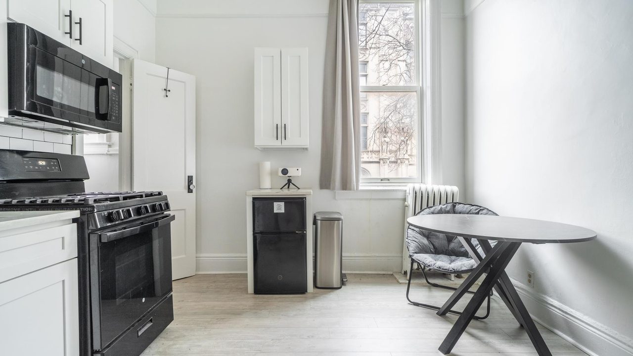 a room in Clinton Hill photo 3