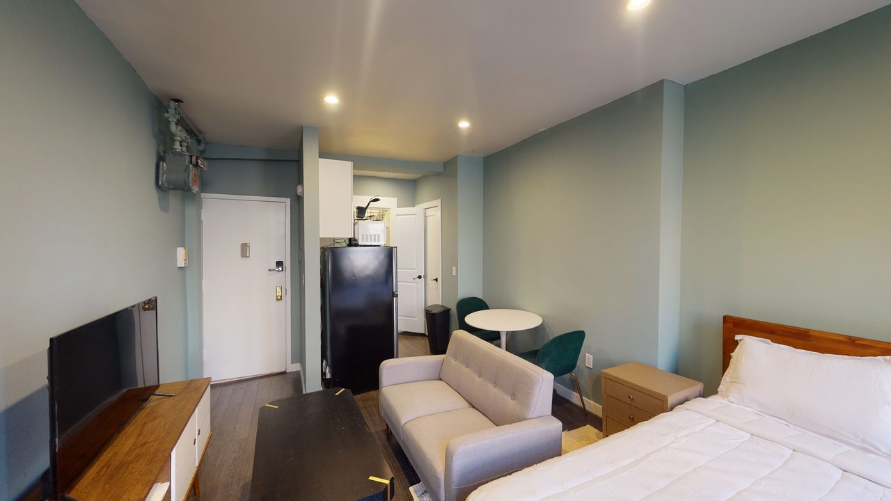 a room in East Village photo 8