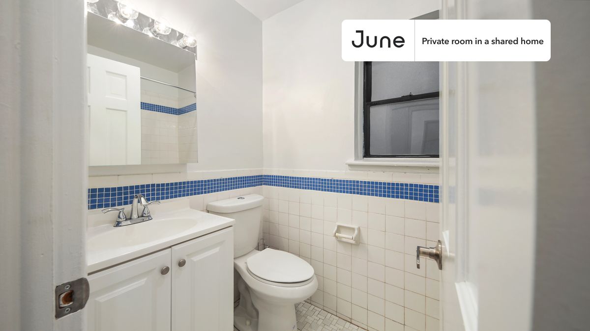 a room in East Village photo 8