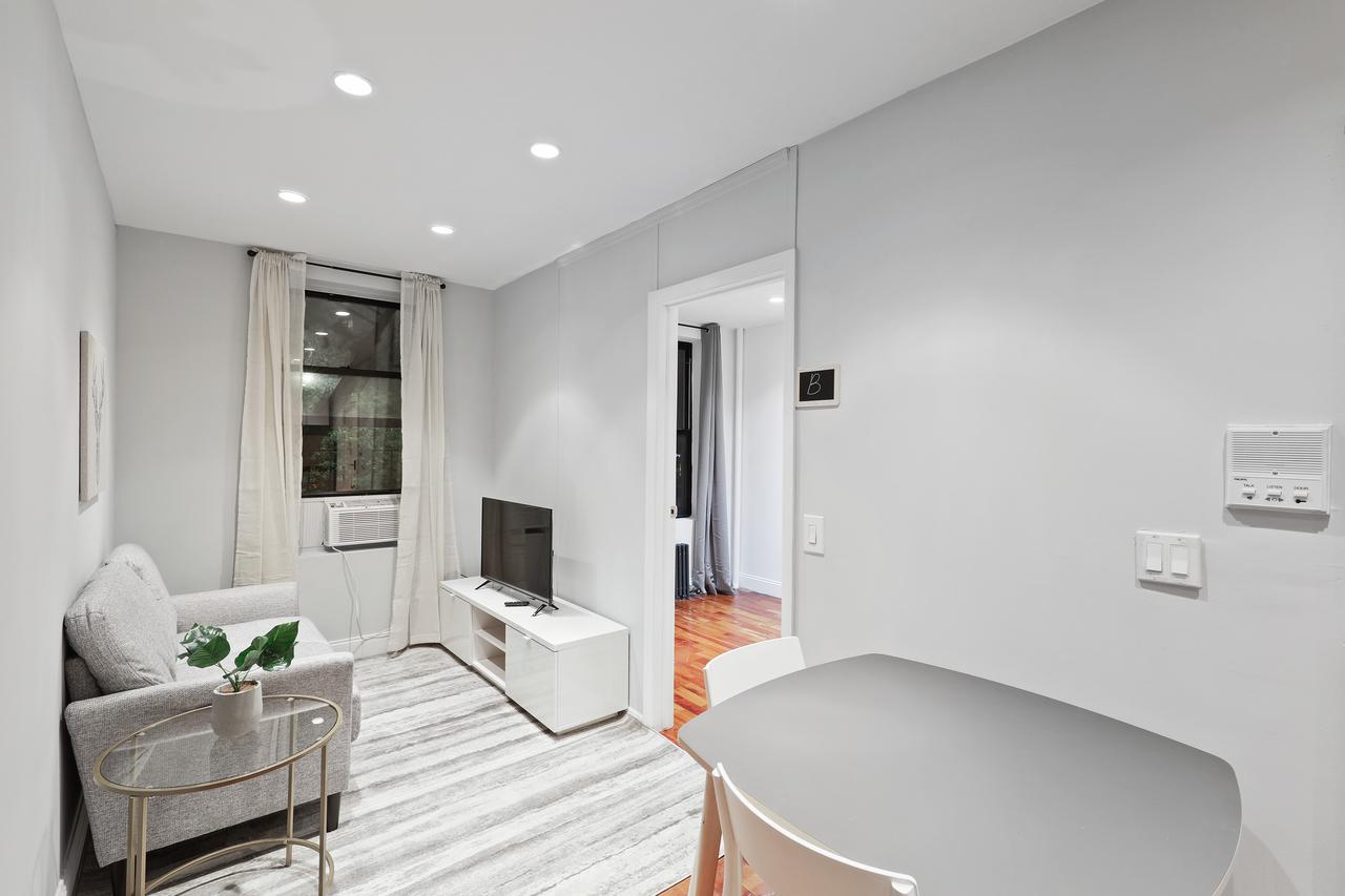 a room in Flatiron District photo 5