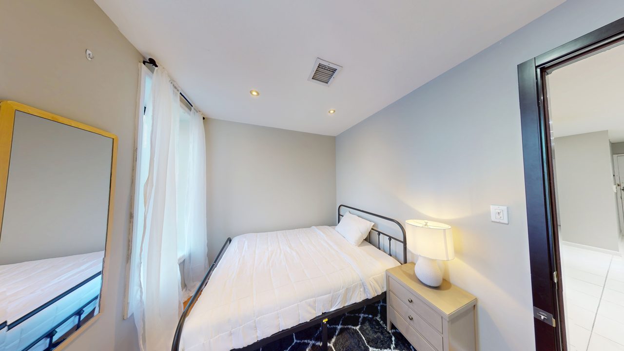 a room in Morningside Heights photo 2