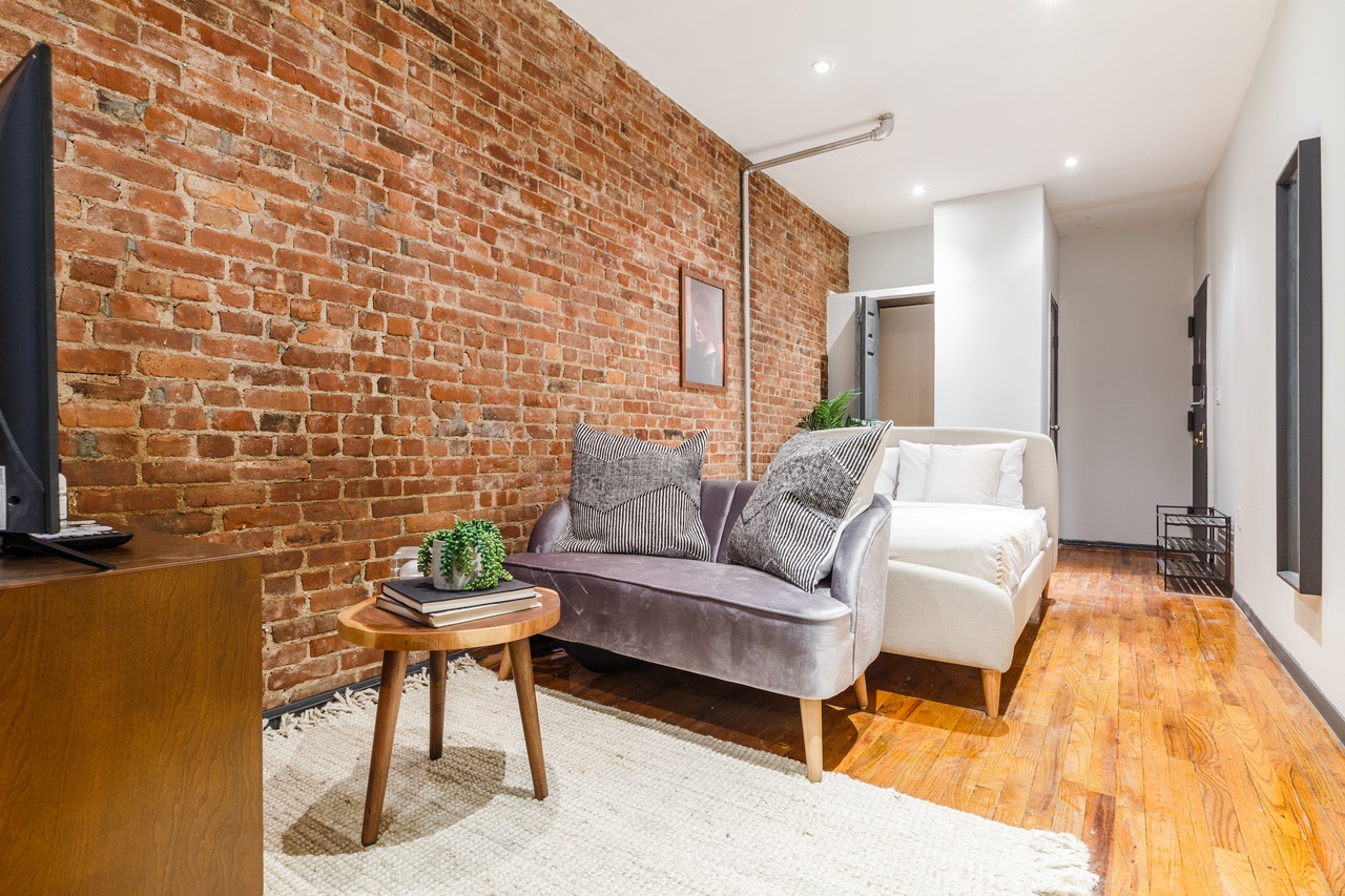a room in Upper East Side