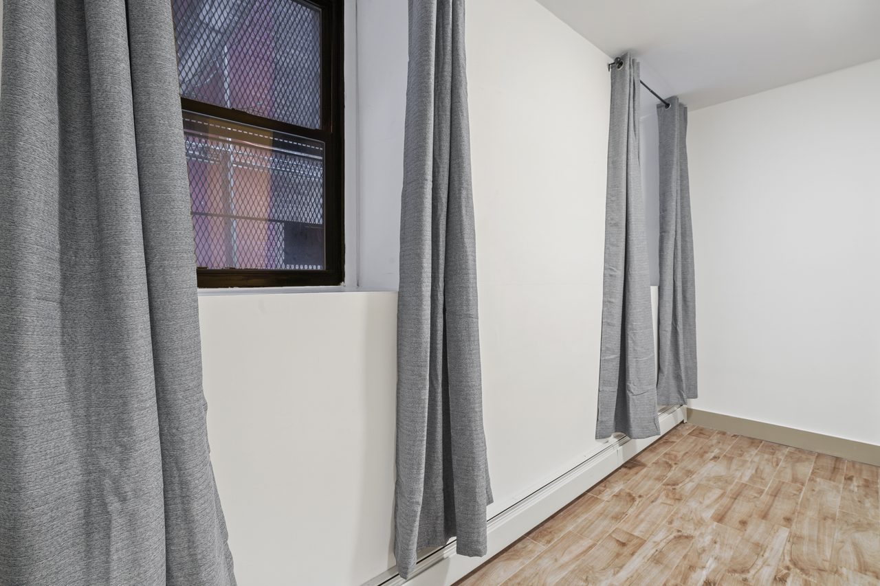 a room in Morningside Heights photo 2