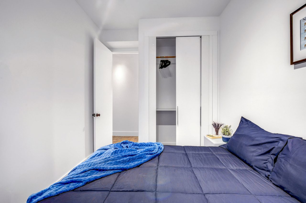 a room in Bedford-Stuyvesant photo 2