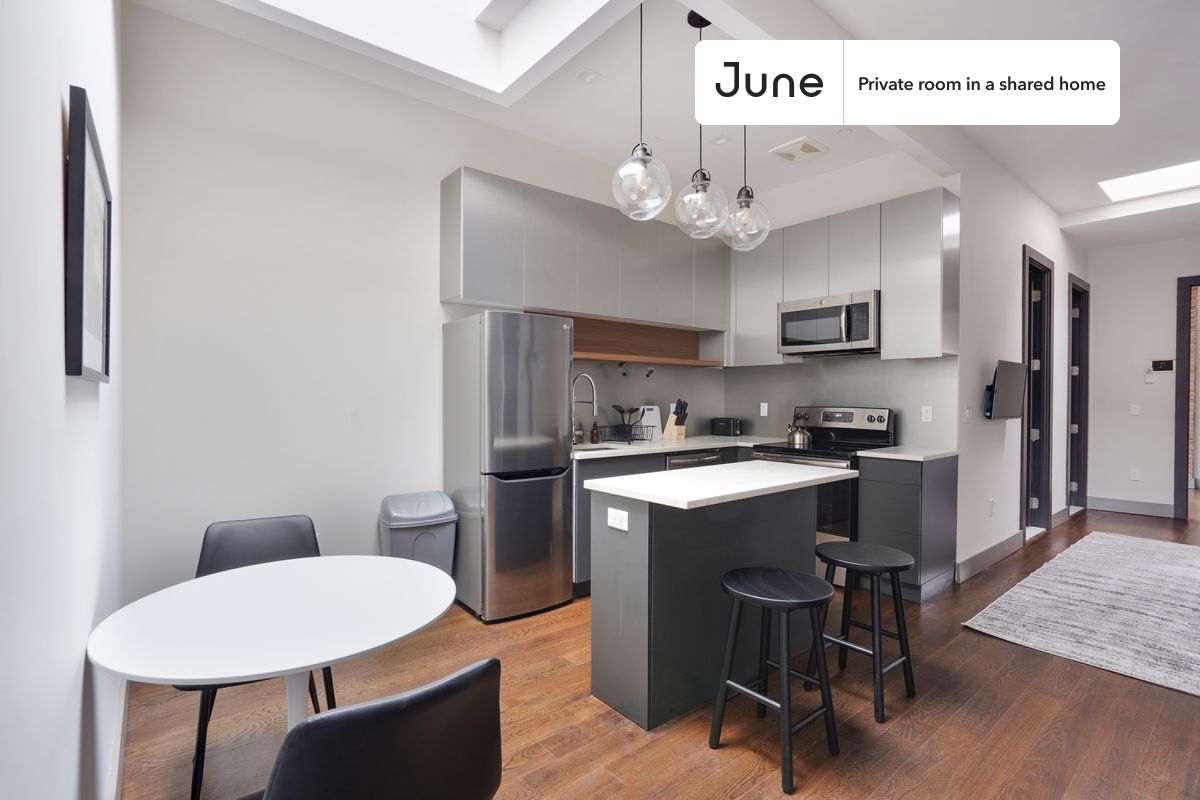 a room in Bedford-Stuyvesant photo 9
