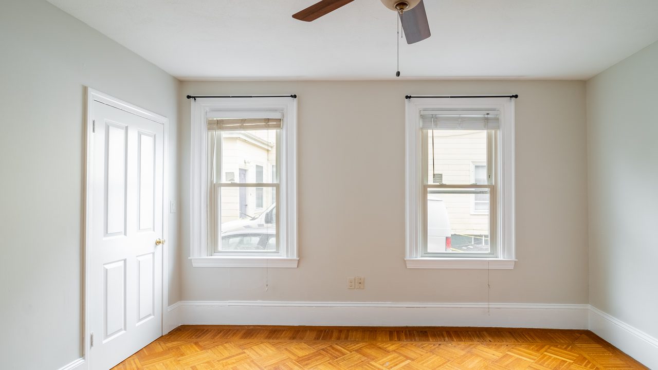 a room in East Somerville photo 3