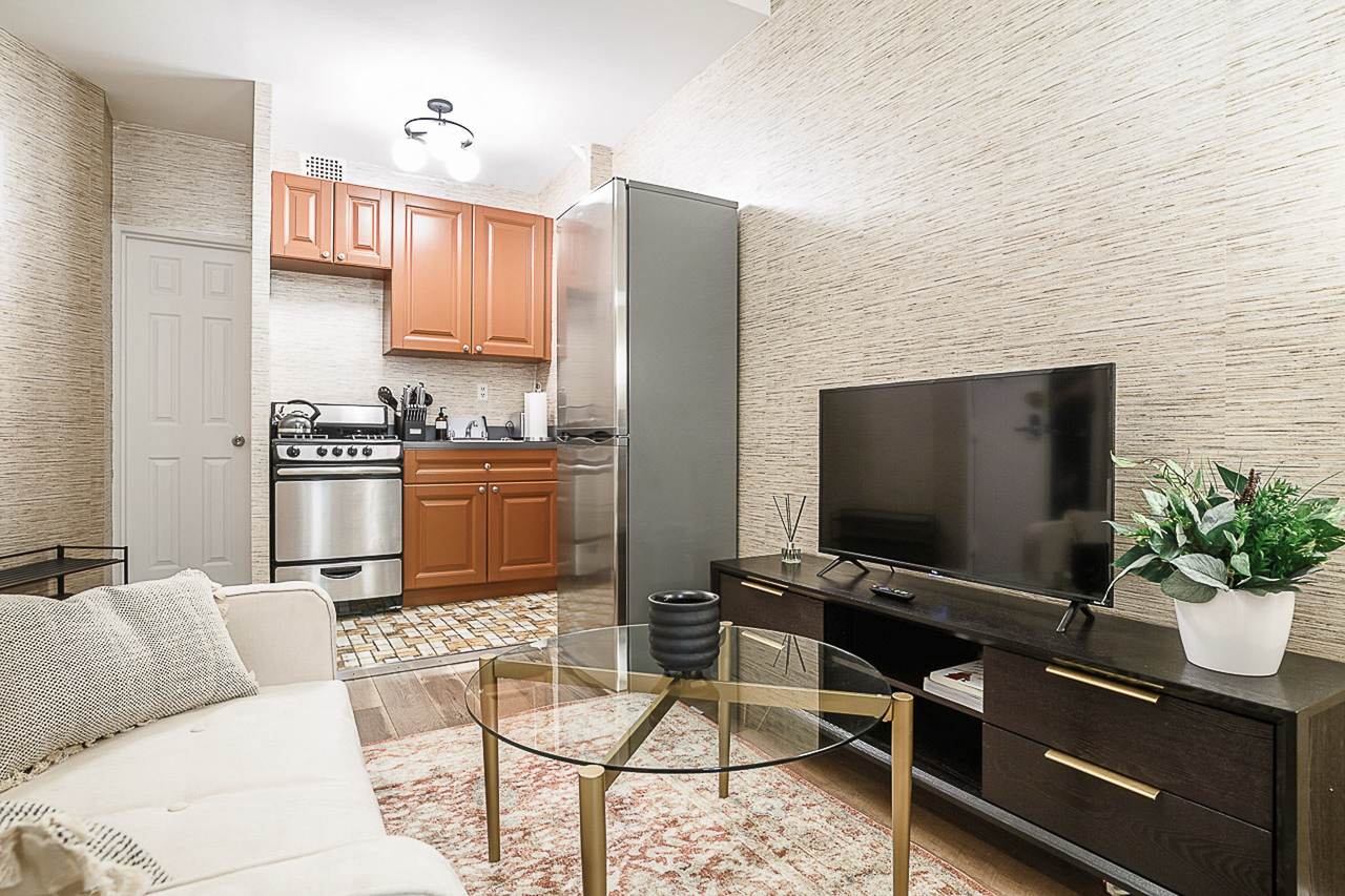 a room in Theater District photo 3