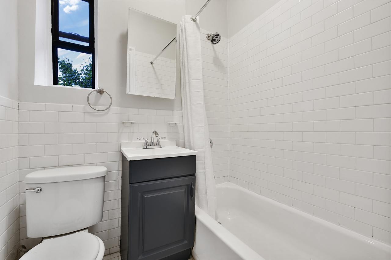 a room in East Village photo 7