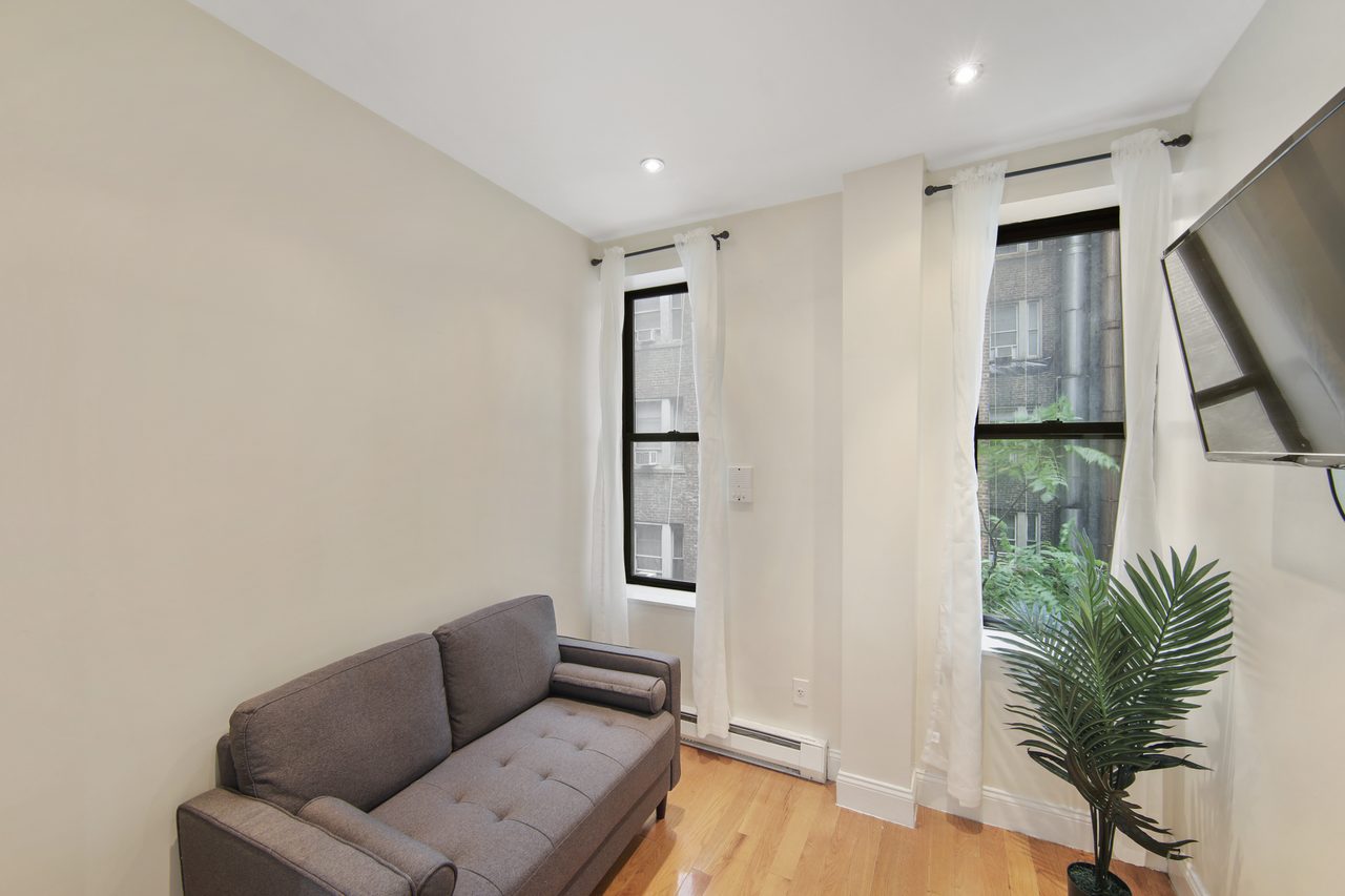 a room in Morningside Heights photo 6