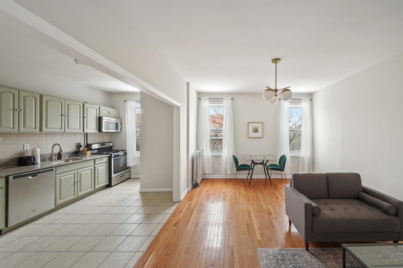 a room in Flatbush photo 9