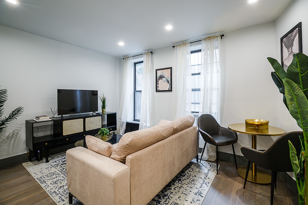 a room in Morningside Heights photo 3