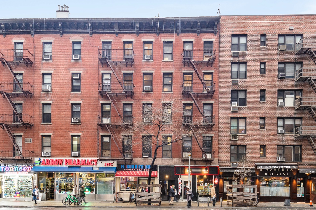a room in Hell's Kitchen photo 9