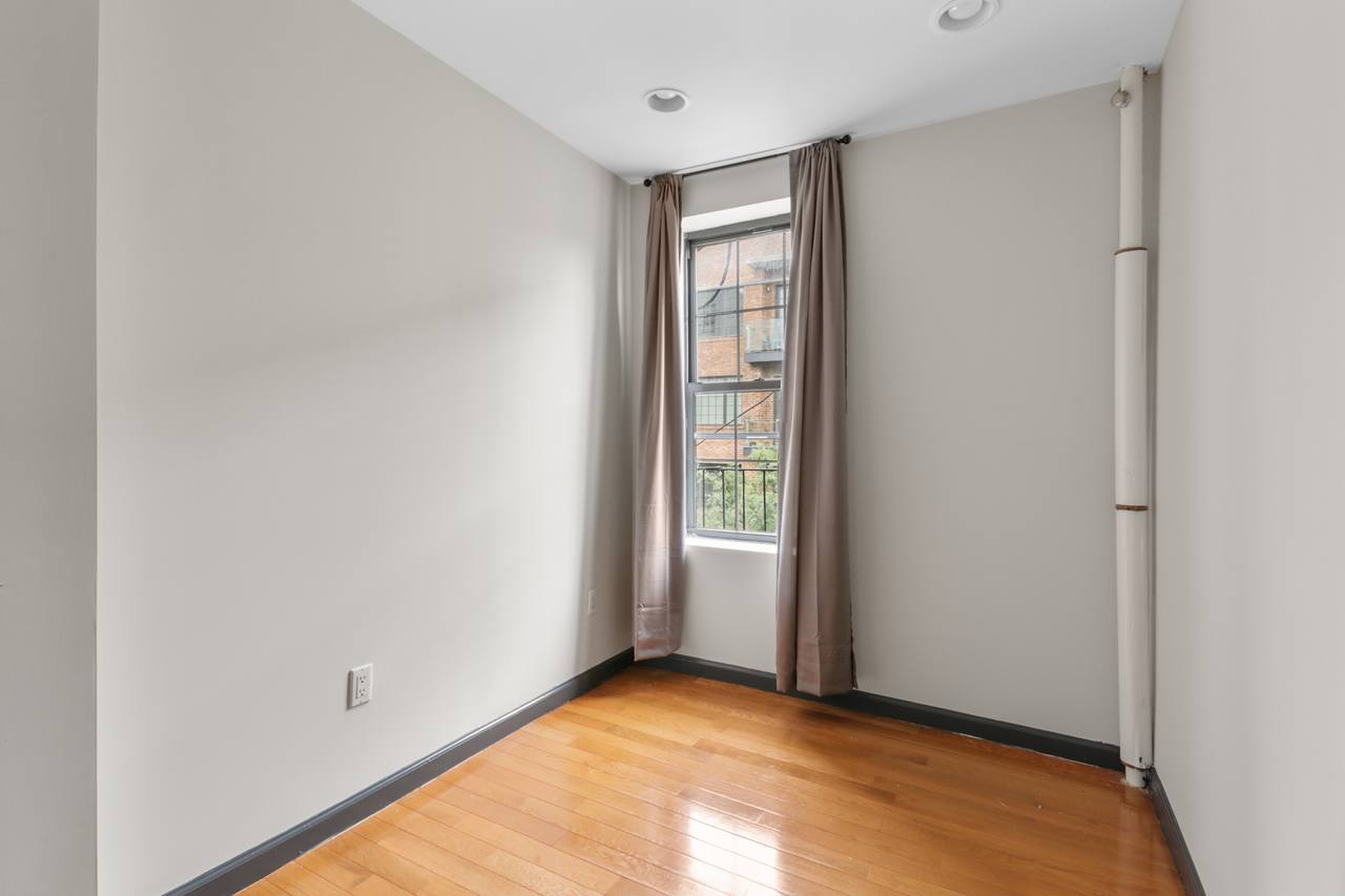 a room in East Village photo 3