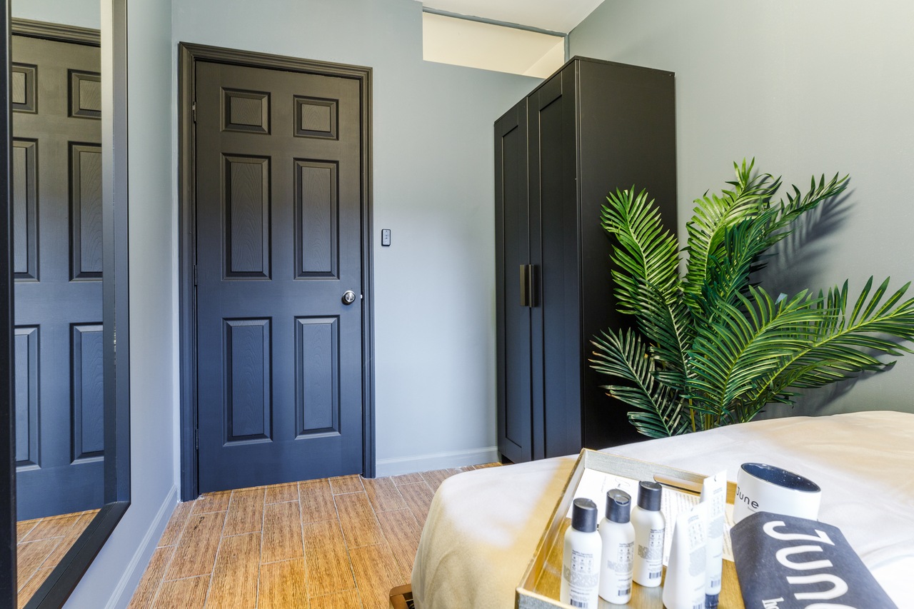 a room in Lower East Side photo 2