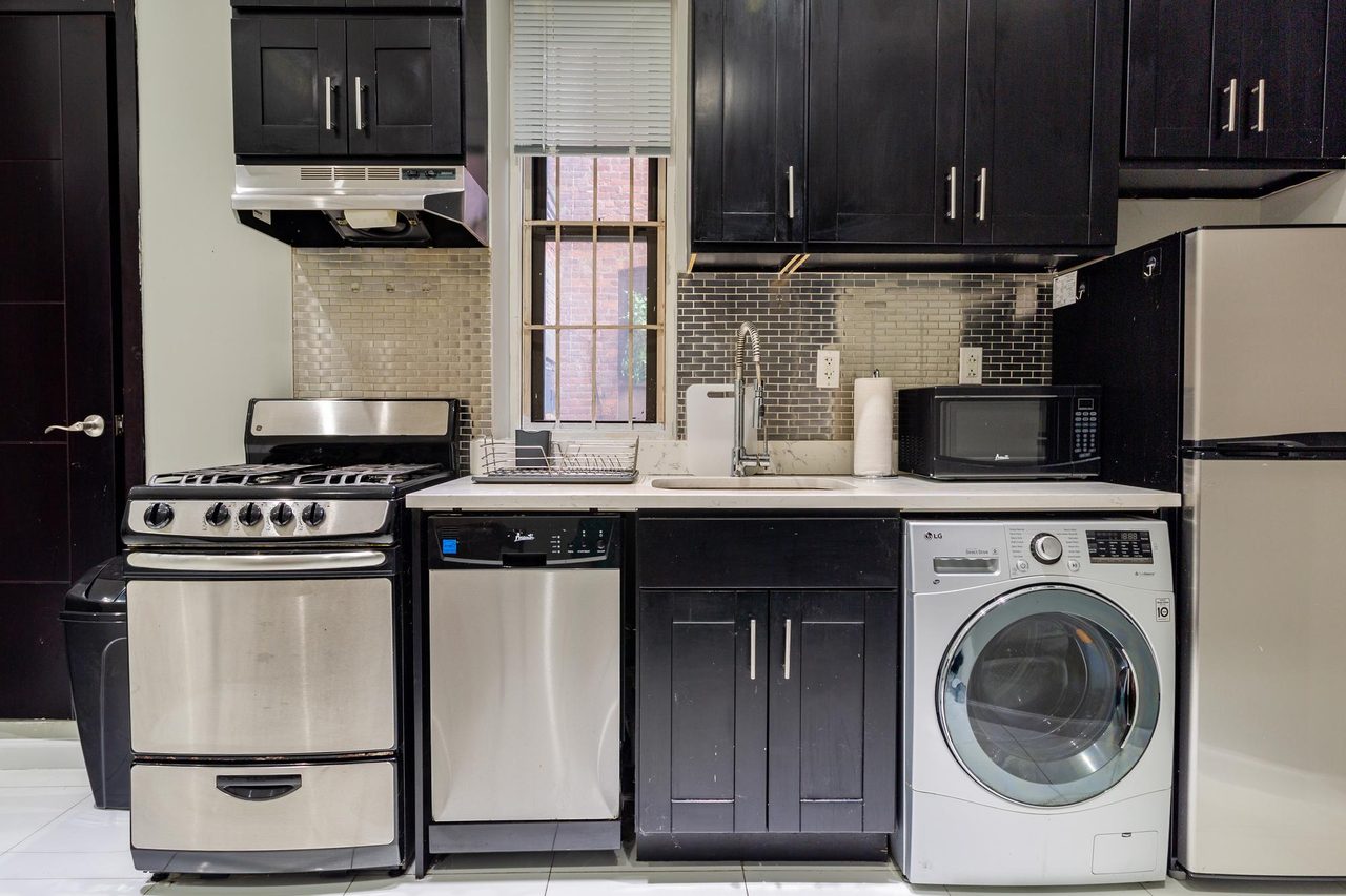 a room in Morningside Heights photo 2