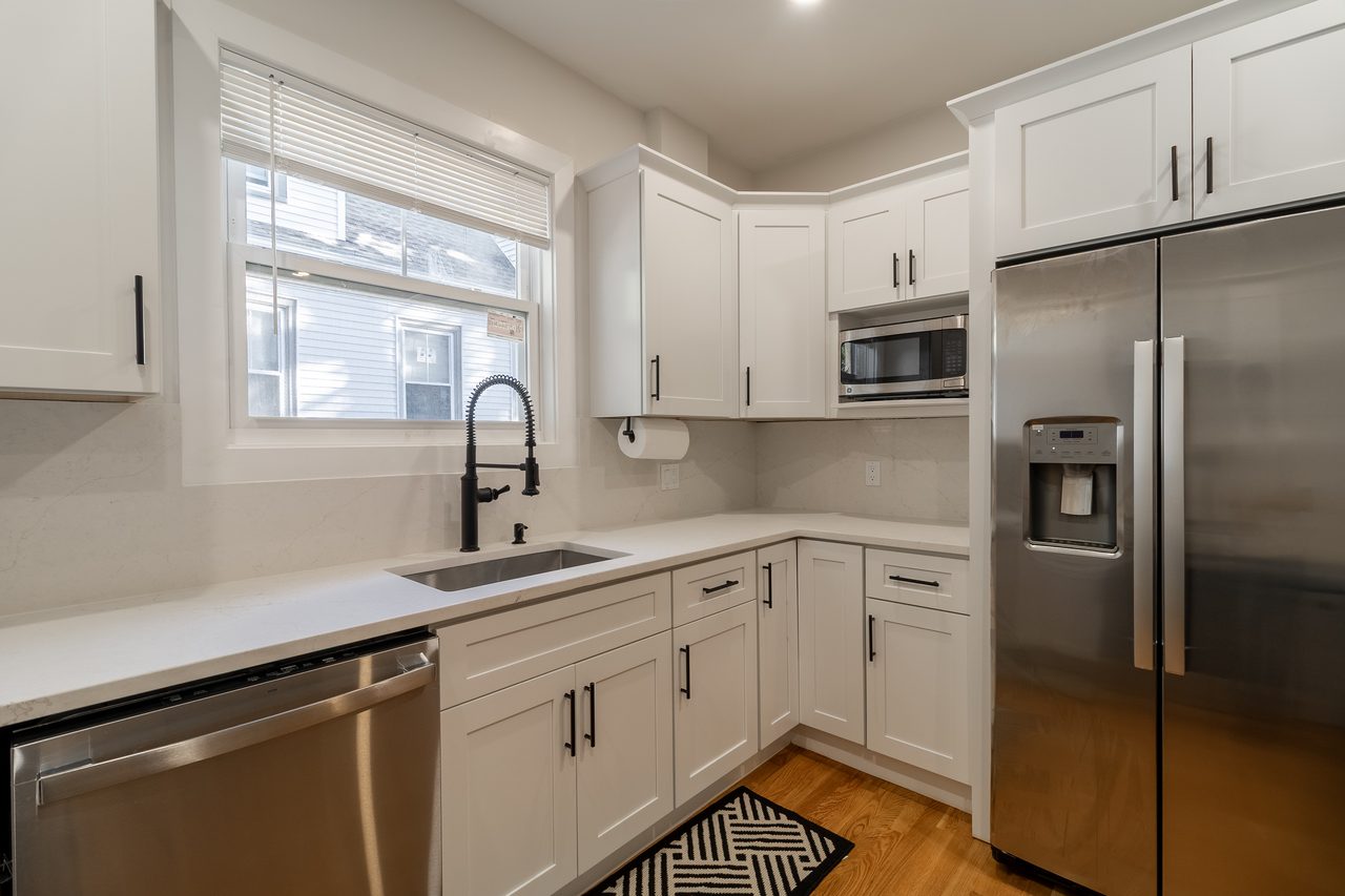 a room in Roxbury photo 8
