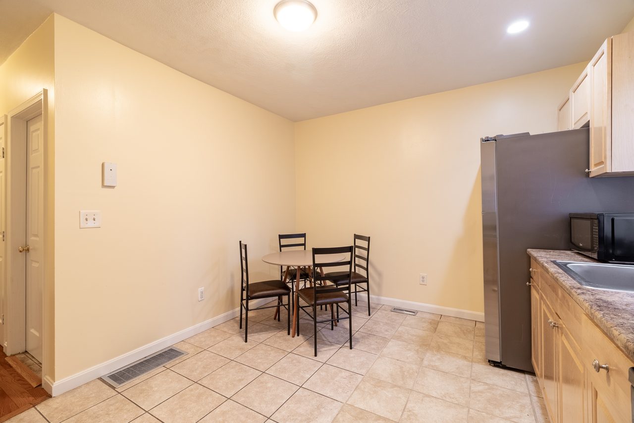a room in East Boston photo 7