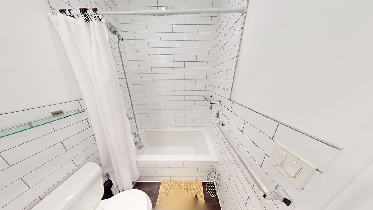a room in Greenpoint photo 5