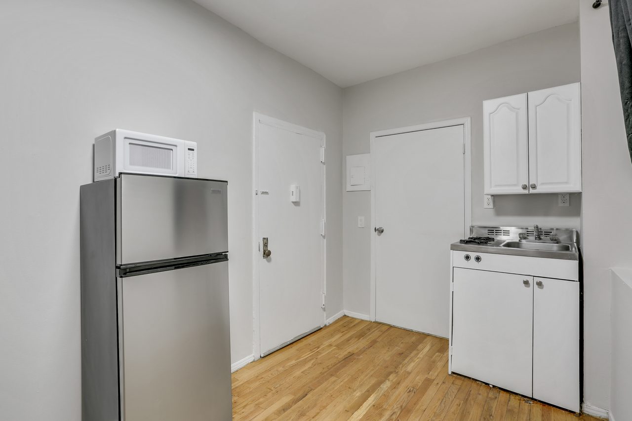 a room in Lincoln Square photo 4