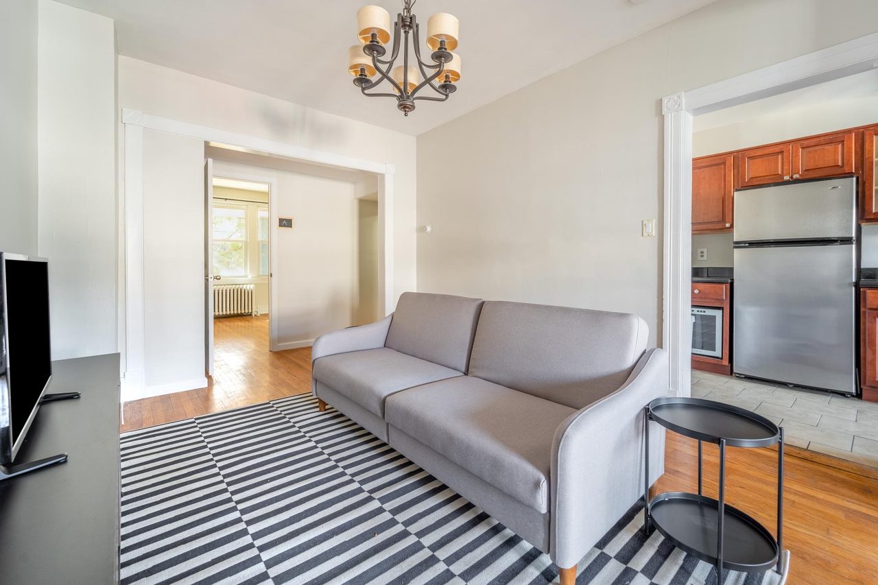 a room in Northwest Washington photo 9