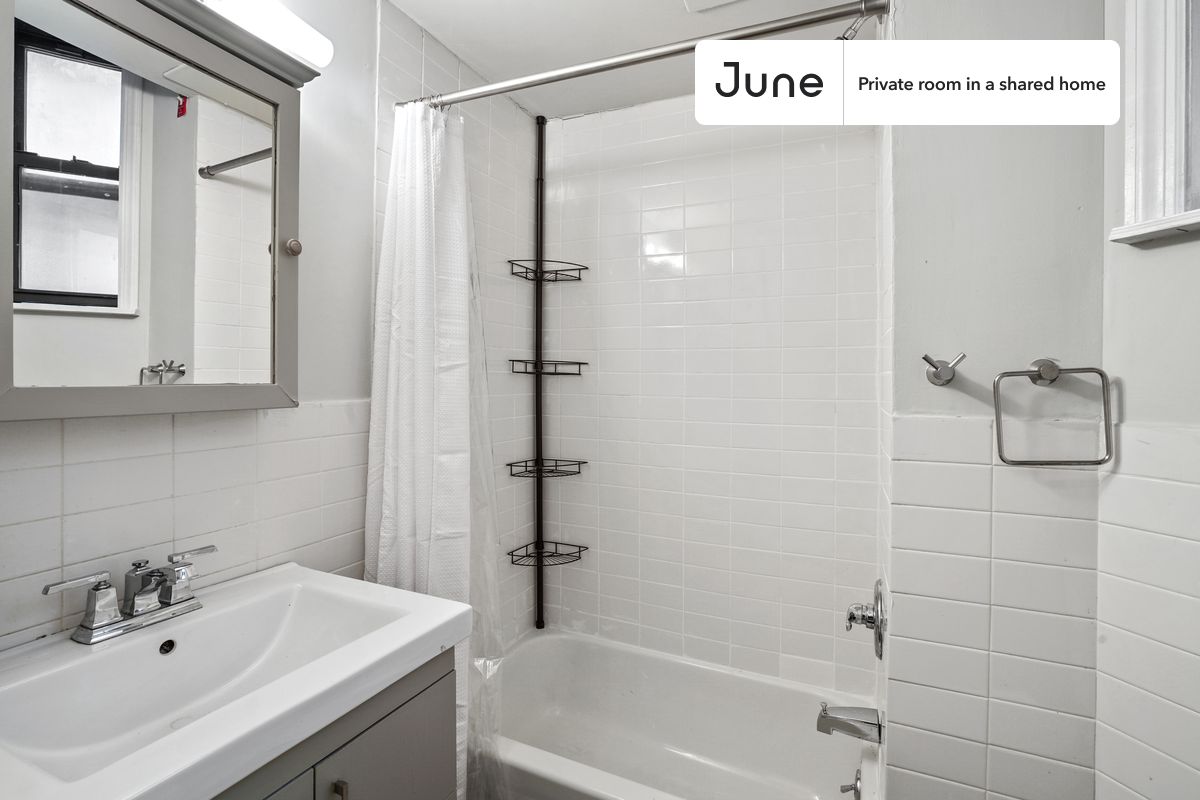 a room in Crown Heights photo 9