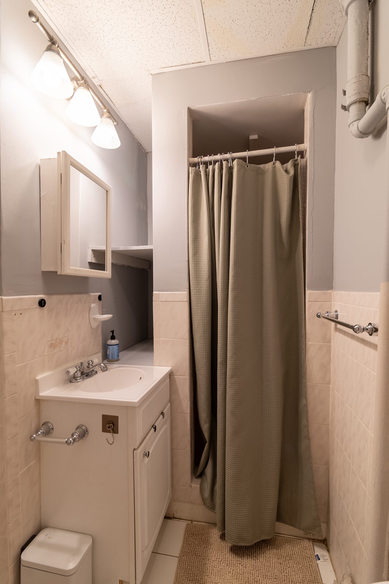a room in Wellington-Harrington photo 6
