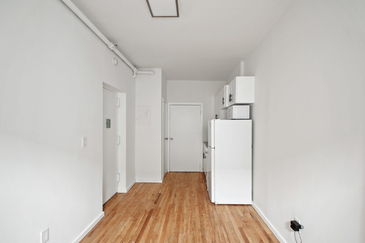 a room in Lincoln Square photo 4