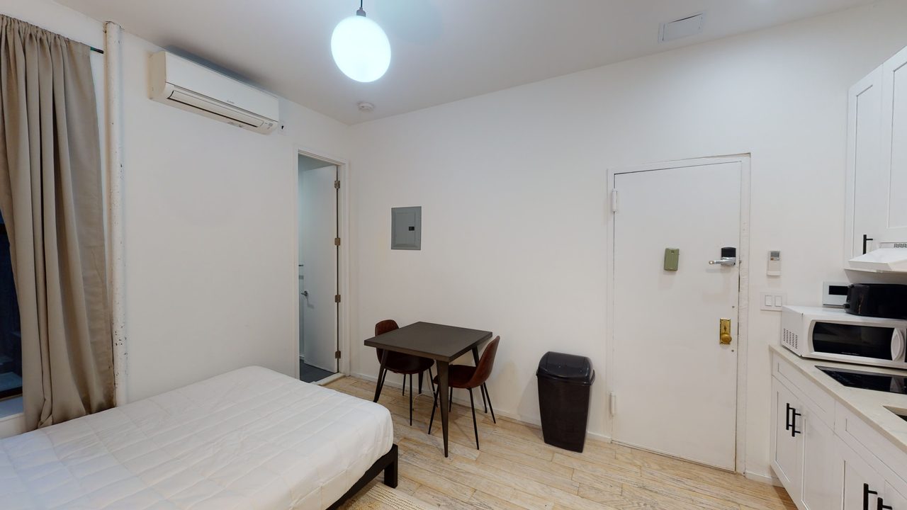 a room in Upper West Side photo 9