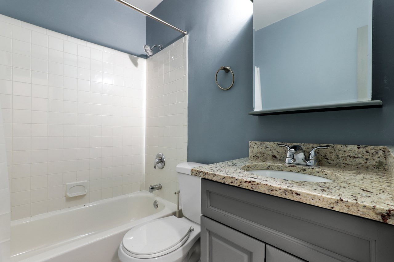a room in Northwest Washington photo 9