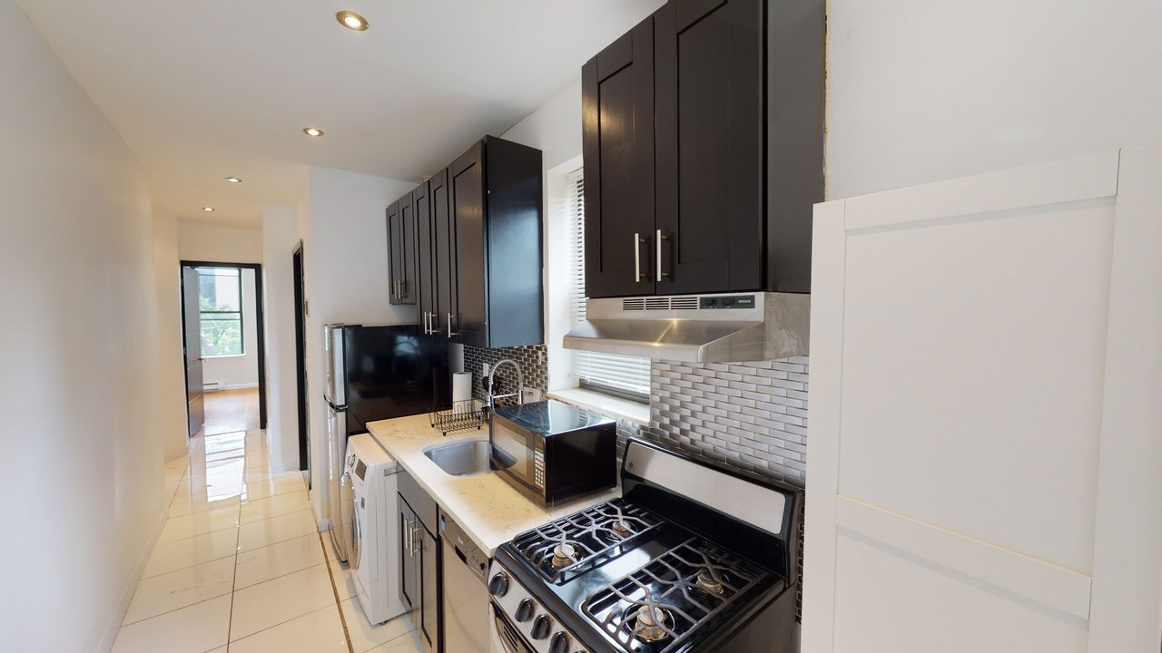a room in Morningside Heights photo 5