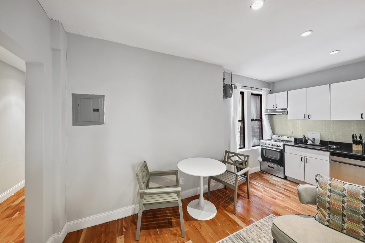 a room in East Harlem photo 5