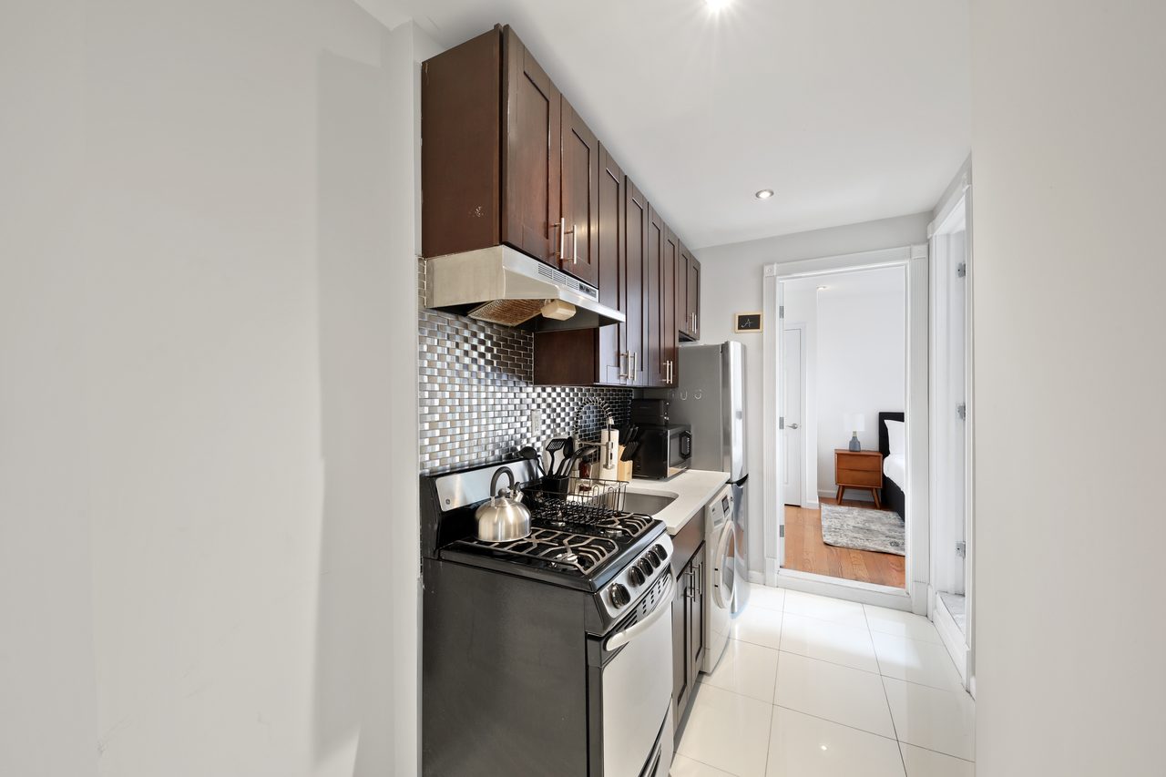 a room in Morningside Heights photo 5