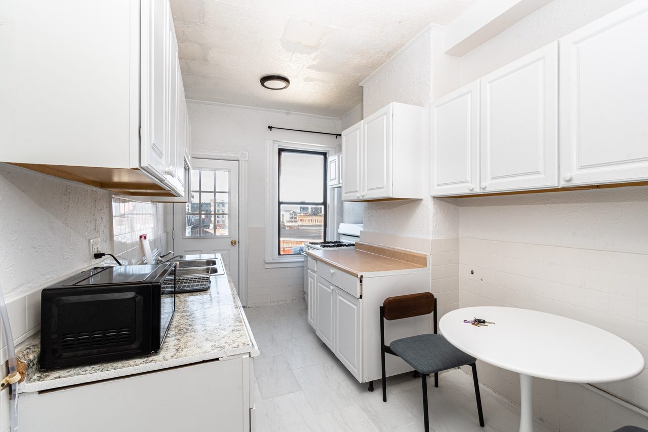 a room in Allston photo 4