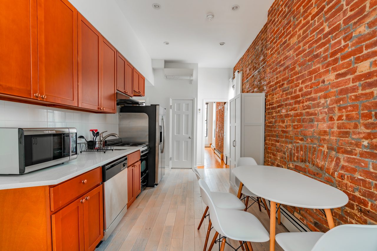 a room in Sutton Place photo 5