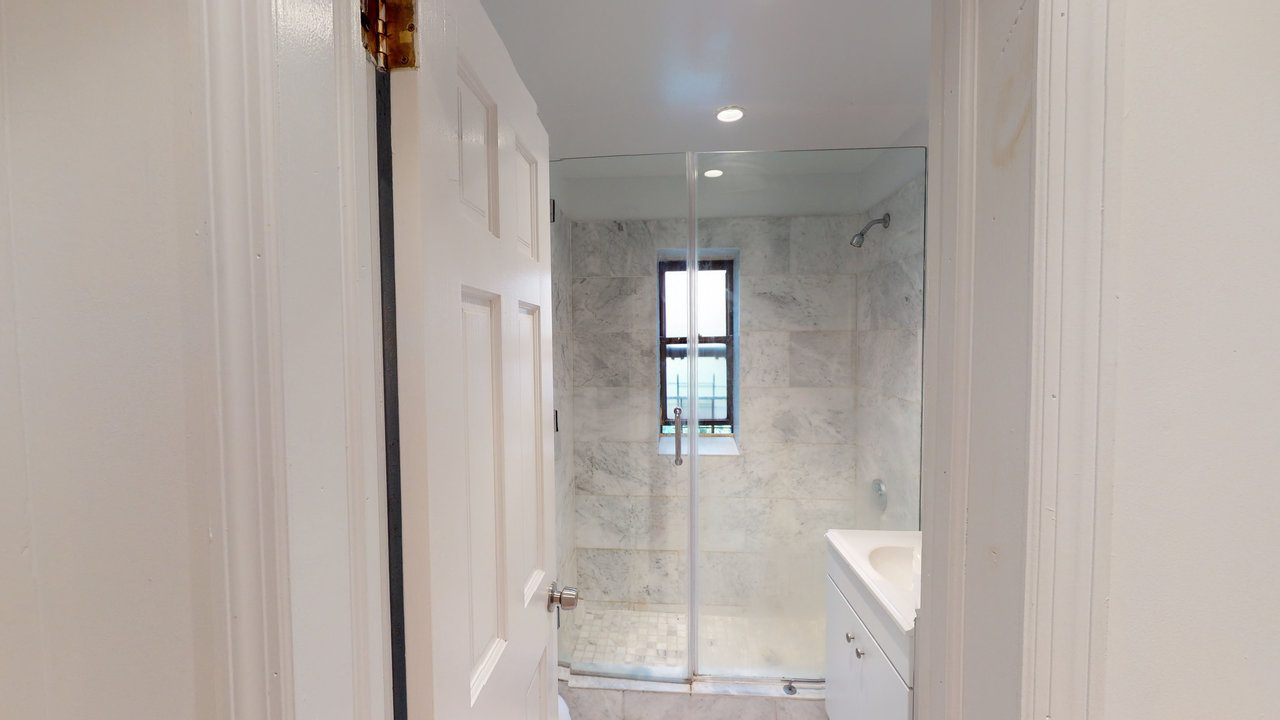 a room in East Harlem photo 6