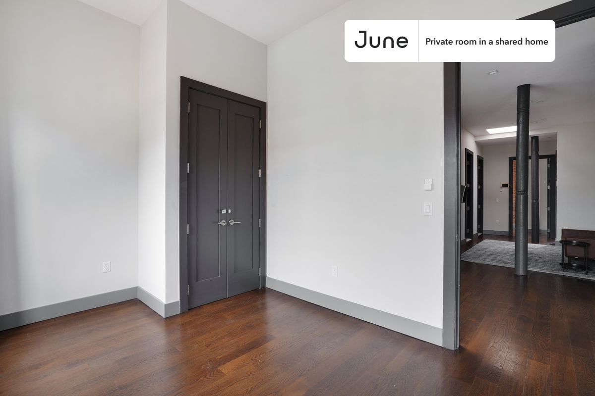 a room in Bedford-Stuyvesant photo 6