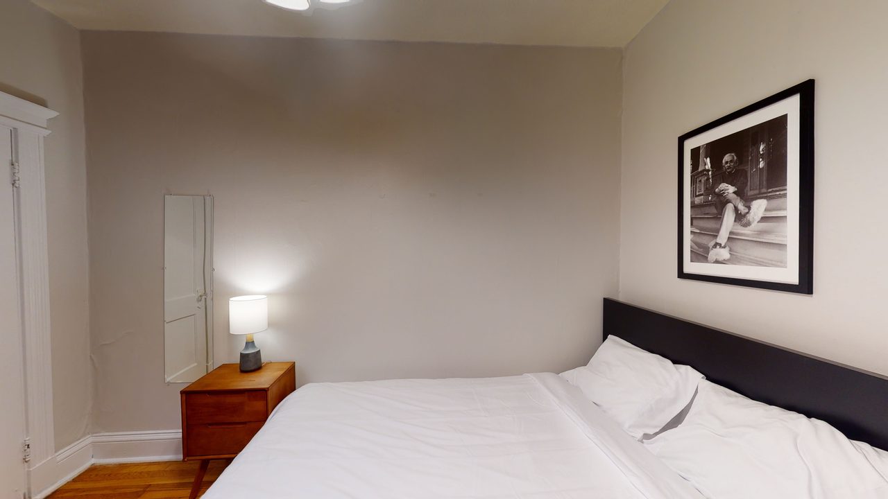 a room in Allston photo 3