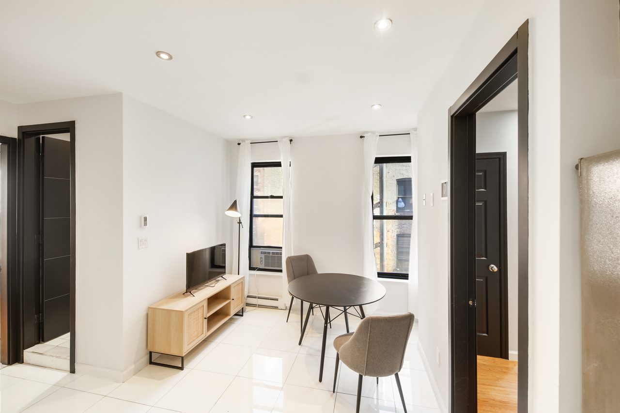 a room in Morningside Heights photo 5