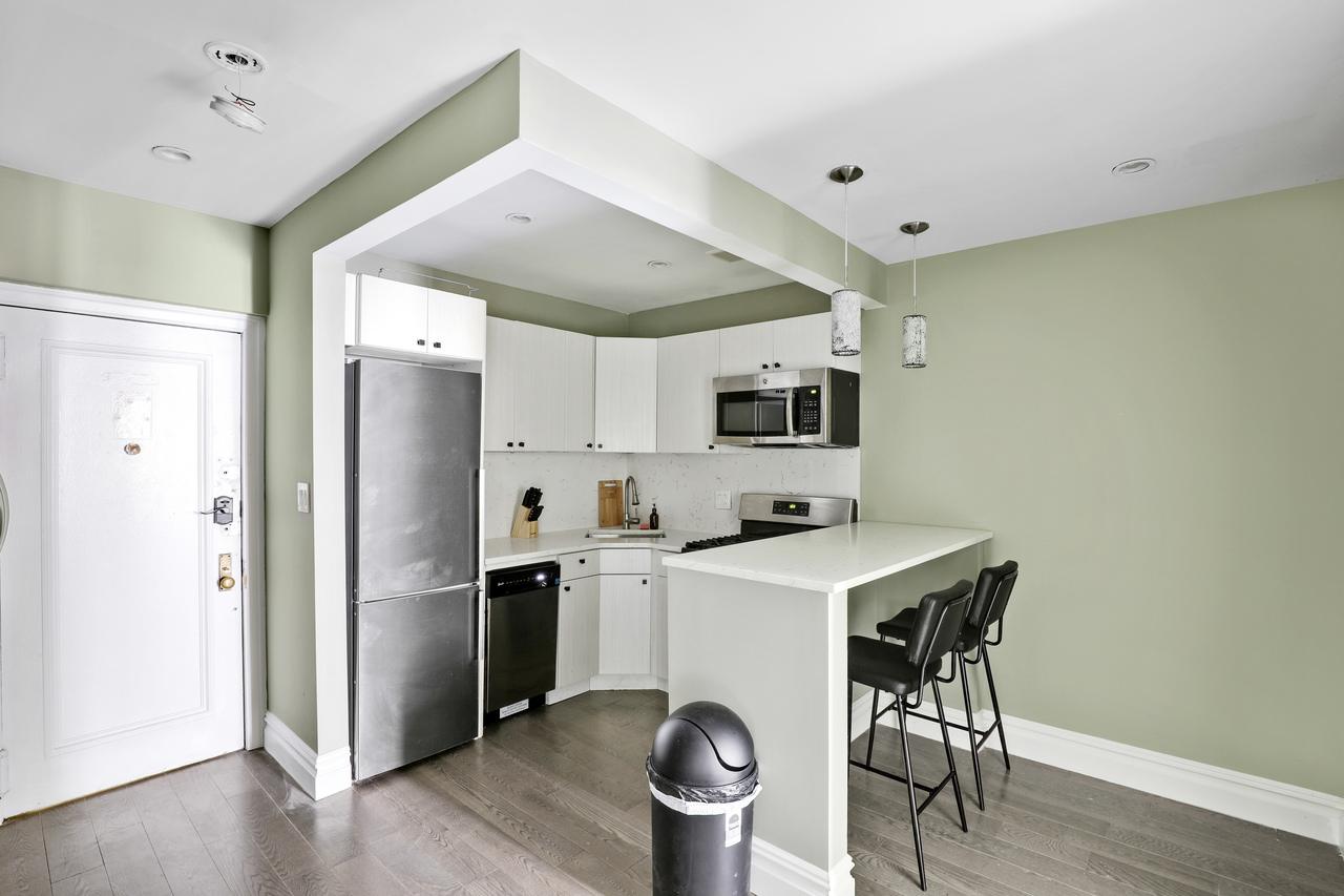 a room in East Village photo 4