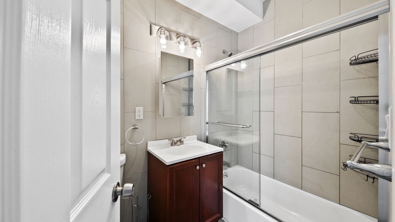 a room in East Harlem photo 7