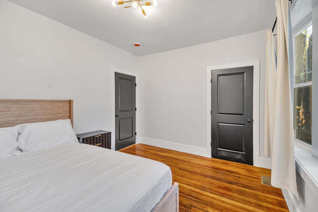 a room in Roxbury photo 3