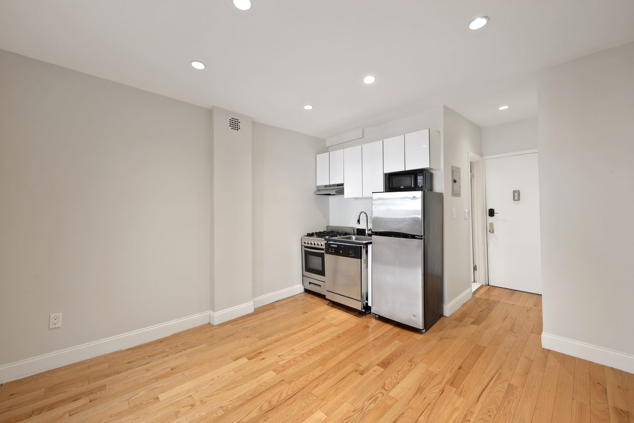 a room in East Village photo 5