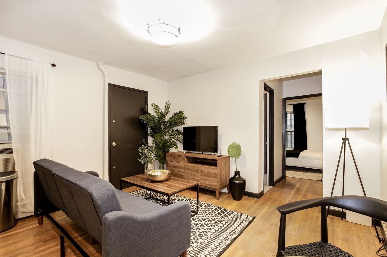 a room in Lincoln Square photo 2