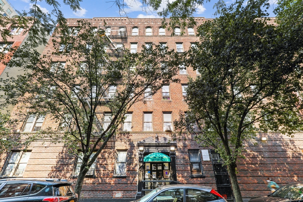 a room in East Harlem photo 8