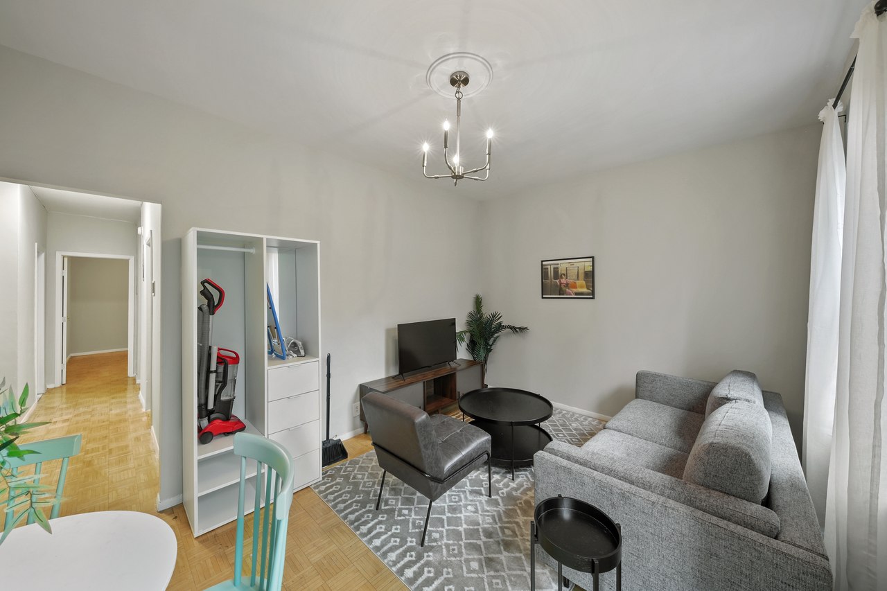 a room in Hamilton Heights photo 5