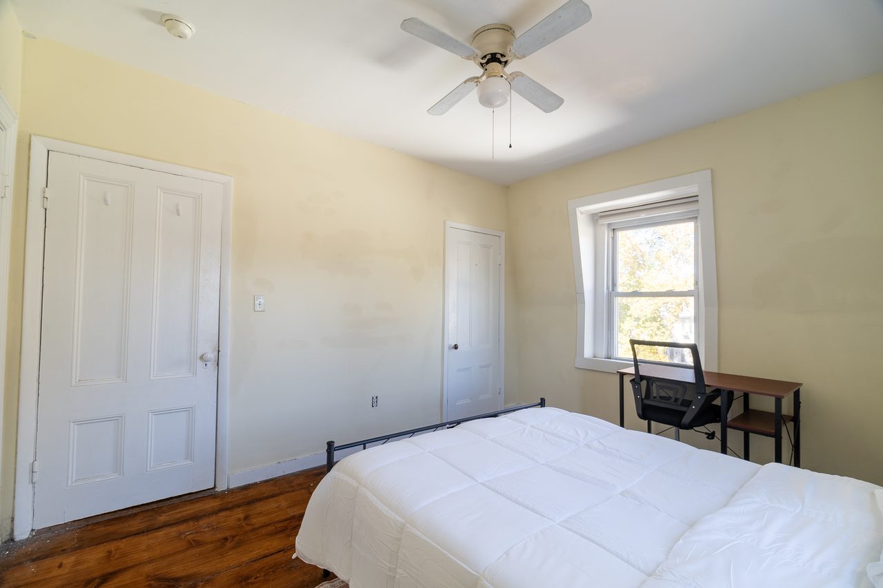 a room in Allston photo 3
