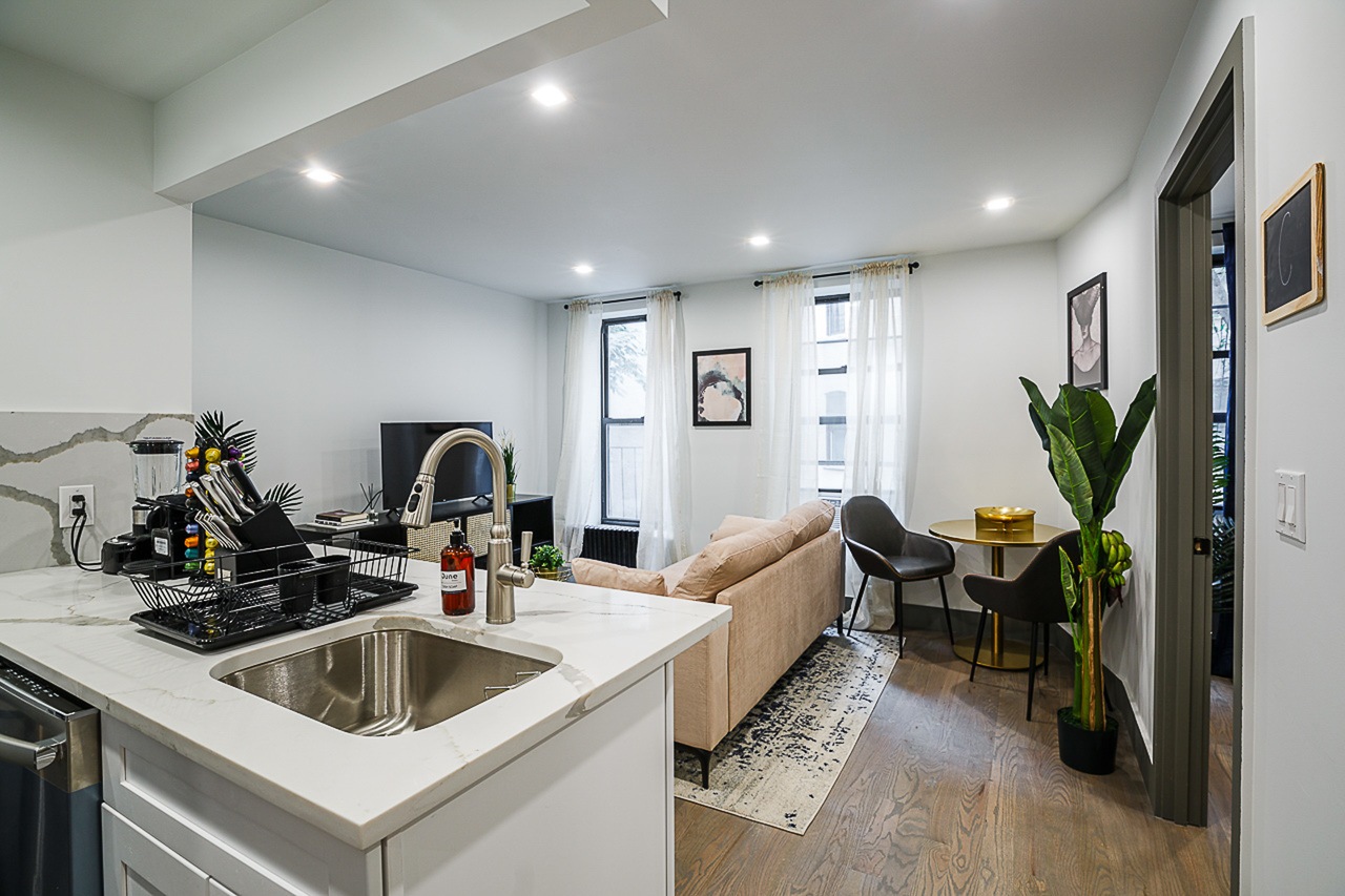 a room in Morningside Heights photo 6