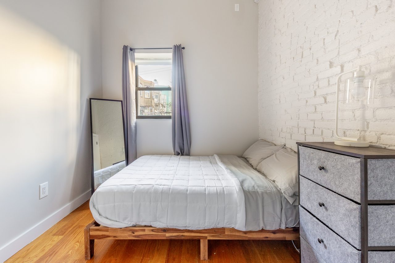 a room in Ridgewood photo 2