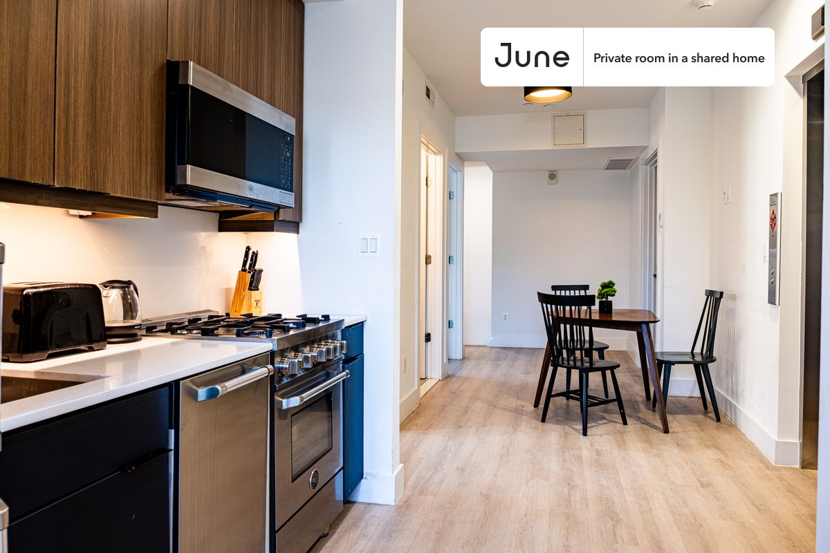 a room in Northwest Washington photo 6